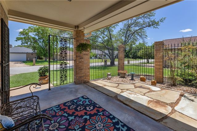 2911 Braeburn, Bryan, TX 77802