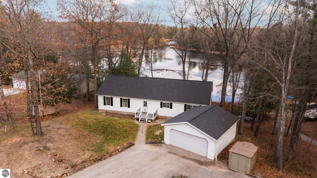 4056 N Spider Lake, Traverse City, MI 49696