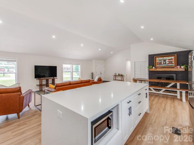 629 Belmorrow Drive, Charlotte, NC 28214