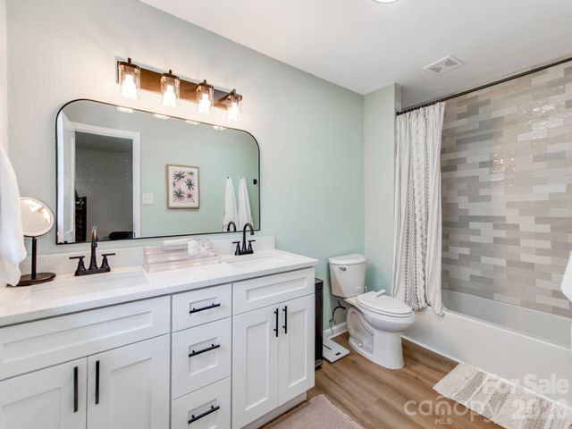 629 Belmorrow Drive, Charlotte, NC 28214