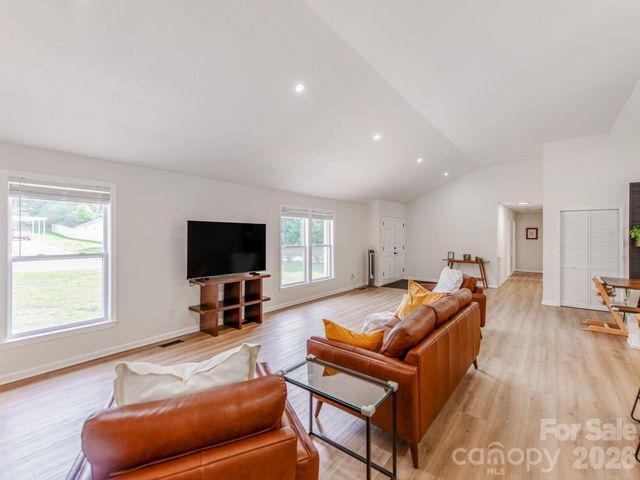 629 Belmorrow Drive, Charlotte, NC 28214