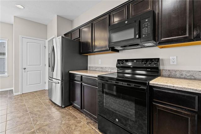 26147 W 141st Terrace, Olathe, KS 66061