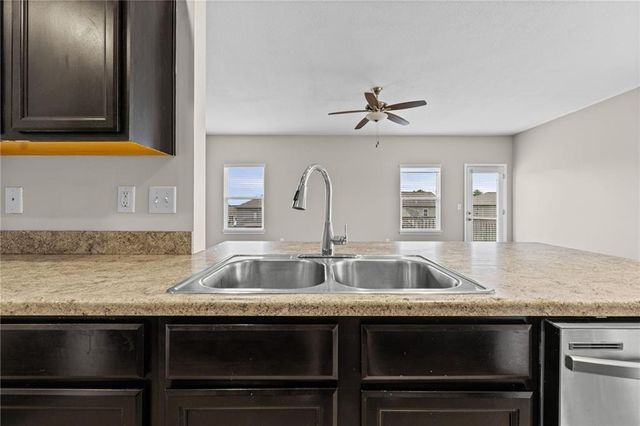 26147 W 141st Terrace, Olathe, KS 66061