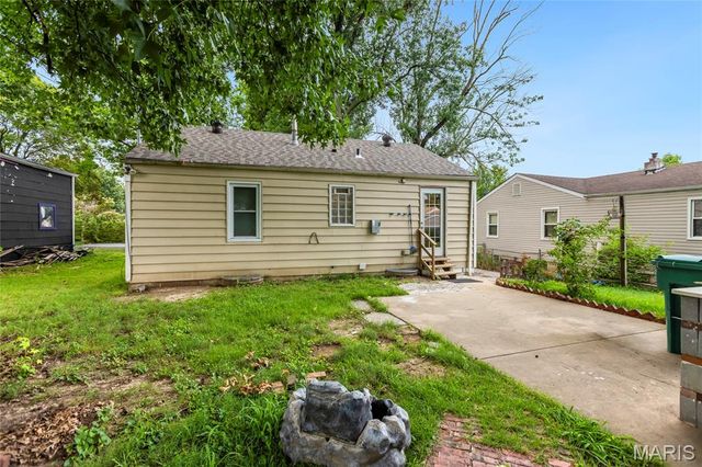 9515 Echo Lane, St Louis, MO 63114