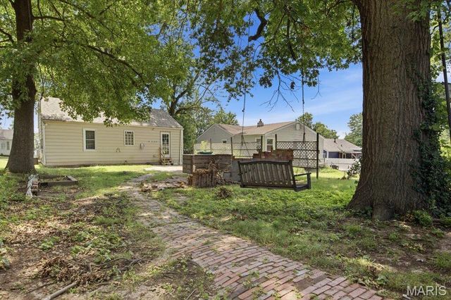 9515 Echo Lane, St Louis, MO 63114
