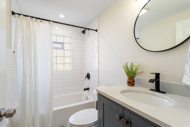 2945 Vernon Avenue, Brookfield, IL 60513