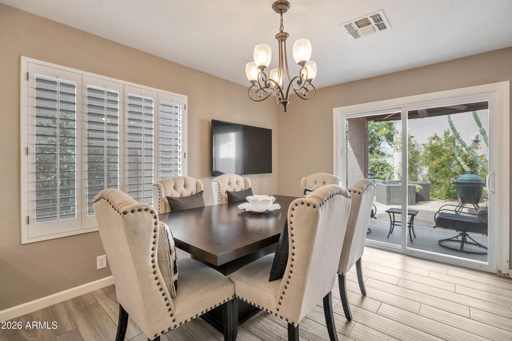 Image 6 of property listing at 7650 E WILLIAMS Drive 1035, Scottsdale, AZ 85255