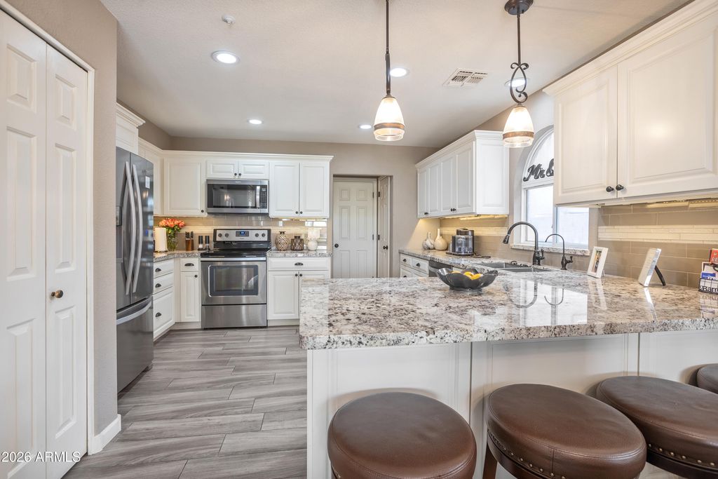 Image 7 of property listing at 7650 E WILLIAMS Drive 1035, Scottsdale, AZ 85255