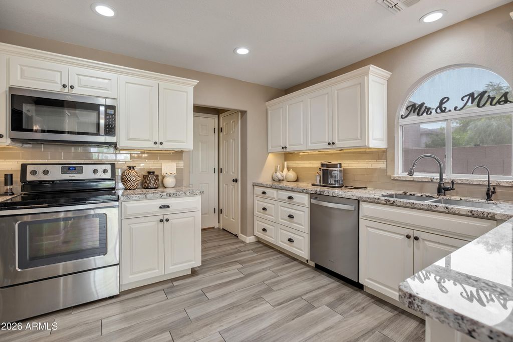 Image 8 of property listing at 7650 E WILLIAMS Drive 1035, Scottsdale, AZ 85255