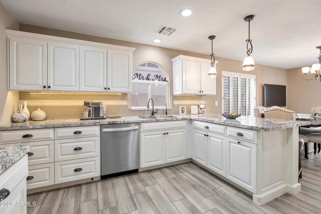Image 9 of property listing at 7650 E WILLIAMS Drive 1035, Scottsdale, AZ 85255
