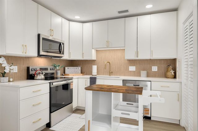 8062 28TH AVENUE N, St Petersburg, FL 33710