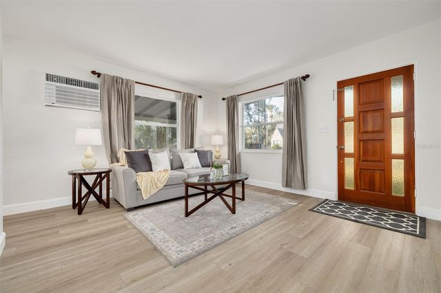 8062 28TH AVENUE N, St Petersburg, FL 33710