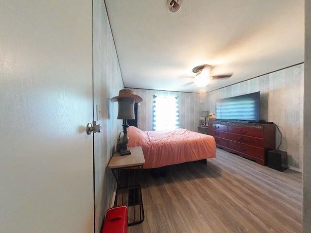 152 E Oak Shadows, Onalaska, TX 77360