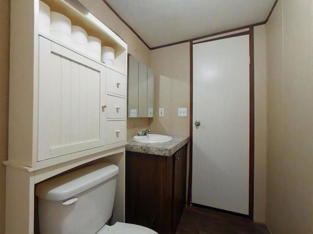152 E Oak Shadows, Onalaska, TX 77360