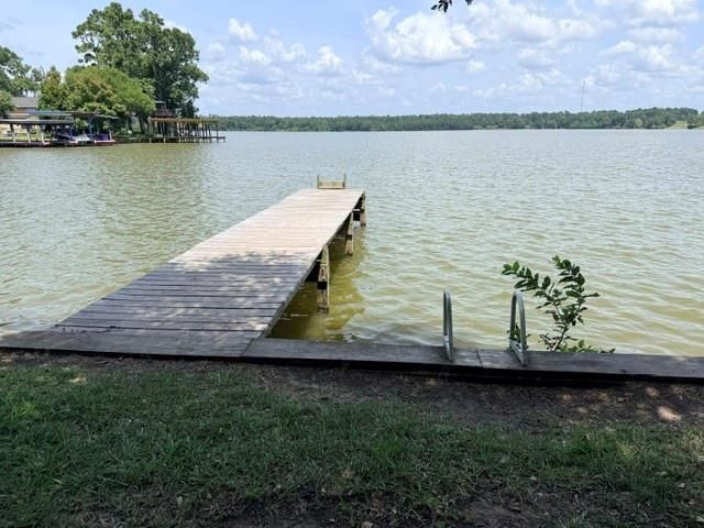 152 E Oak Shadows, Onalaska, TX 77360