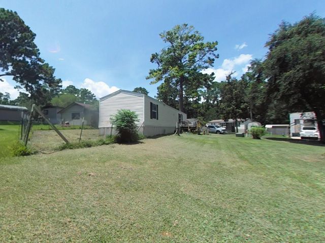 152 E Oak Shadows, Onalaska, TX 77360