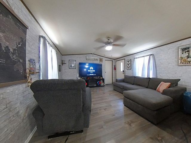 152 E Oak Shadows, Onalaska, TX 77360