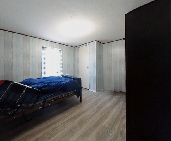 152 E Oak Shadows, Onalaska, TX 77360