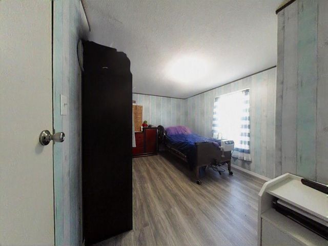 152 E Oak Shadows, Onalaska, TX 77360