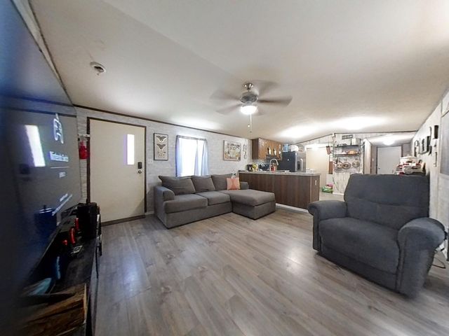 152 E Oak Shadows, Onalaska, TX 77360