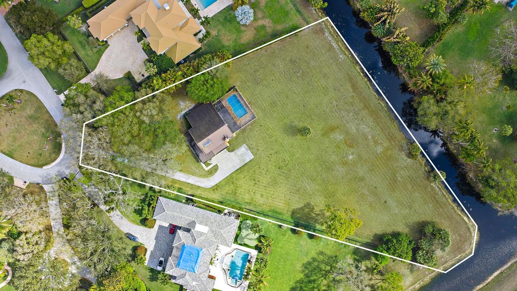 8090 Native Dancer Road E, Palm Beach Gardens, FL 33418
