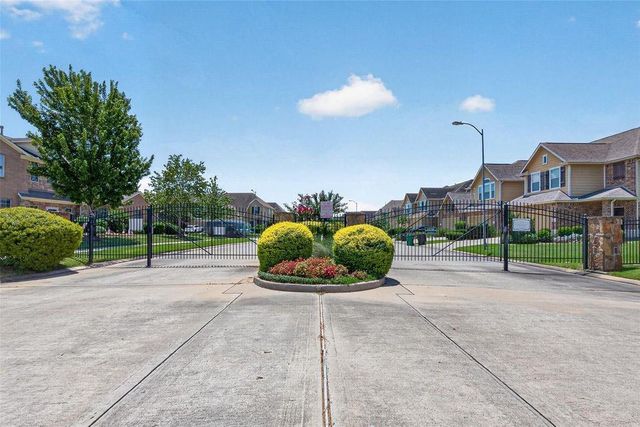 8506 Sunset Loch Drive, Spring, TX 77379