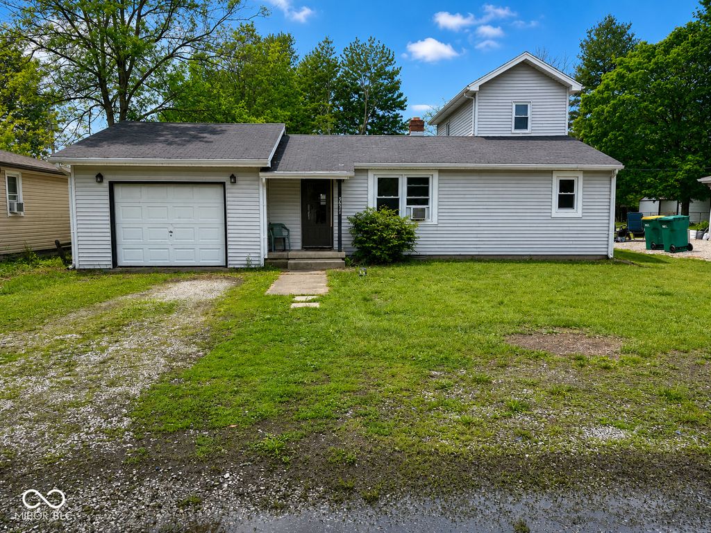 5631 N Clover West Drive, Fairland, IN 46126