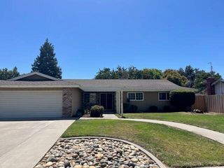 1009 W Laura Ave Avenue, Visalia, CA 93277
