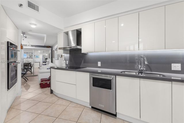 20281 E Country Club Drive 510, Aventura, FL 33180