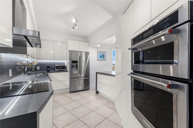 20281 E Country Club Drive 510, Aventura, FL 33180