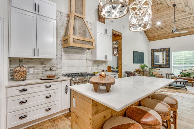 315 Cleveland Avenue, Weatherford, TX 76086