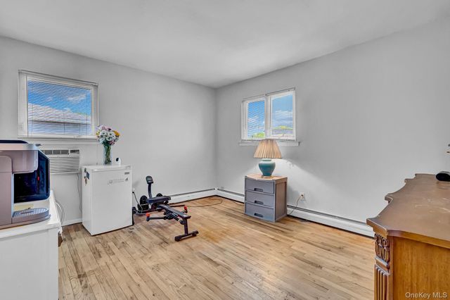 86 Paris Court, West Islip, NY 11795