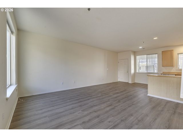 1094 Ne PERL Way, Hillsboro, OR 97006