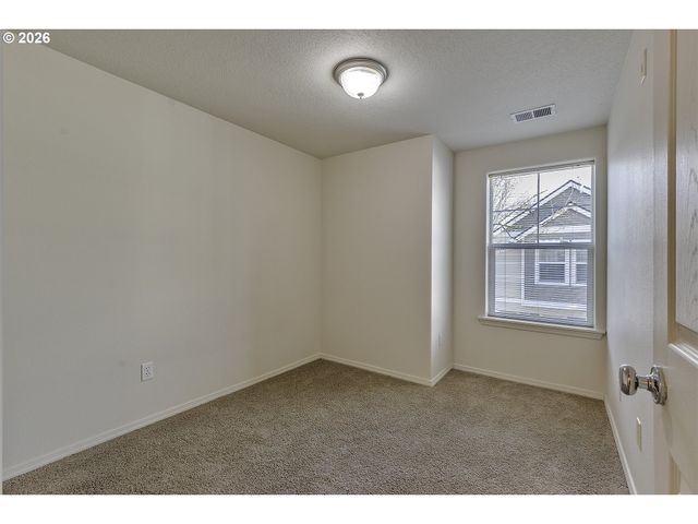 1094 Ne PERL Way, Hillsboro, OR 97006