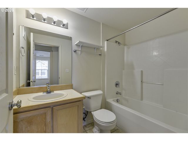 1094 Ne PERL Way, Hillsboro, OR 97006