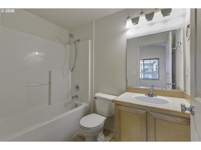 1094 Ne PERL Way, Hillsboro, OR 97006