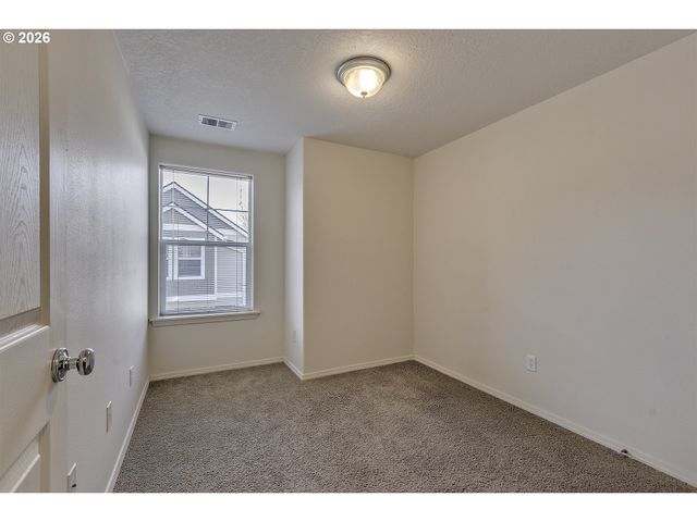 1094 Ne PERL Way, Hillsboro, OR 97006