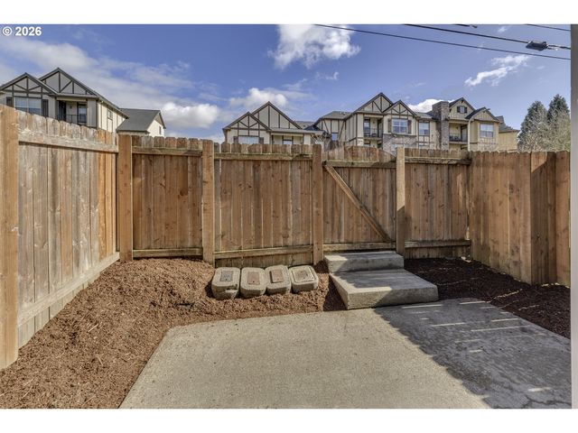 1094 Ne PERL Way, Hillsboro, OR 97006