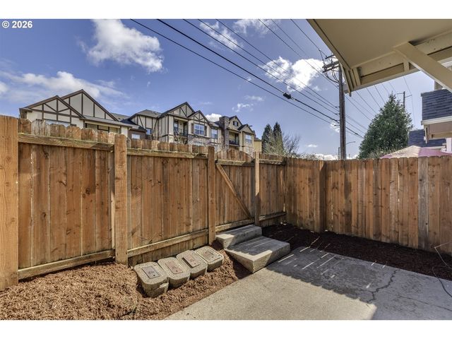 1094 Ne PERL Way, Hillsboro, OR 97006