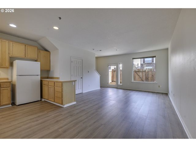 1094 Ne PERL Way, Hillsboro, OR 97006