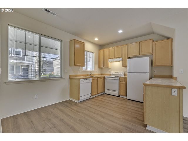 1094 Ne PERL Way, Hillsboro, OR 97006