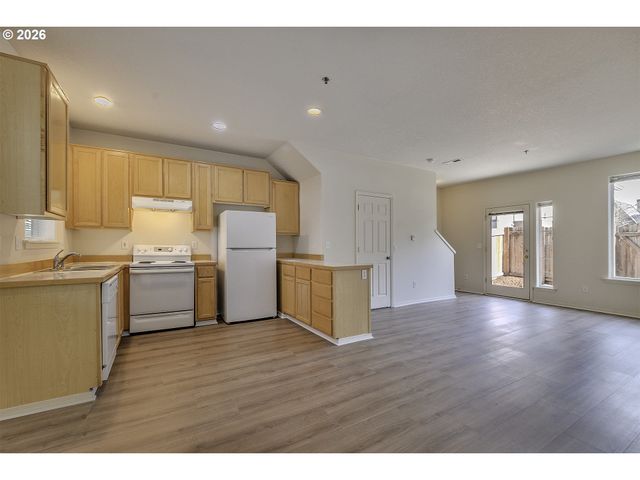 1094 Ne PERL Way, Hillsboro, OR 97006