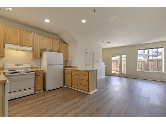 1094 Ne PERL Way, Hillsboro, OR 97006