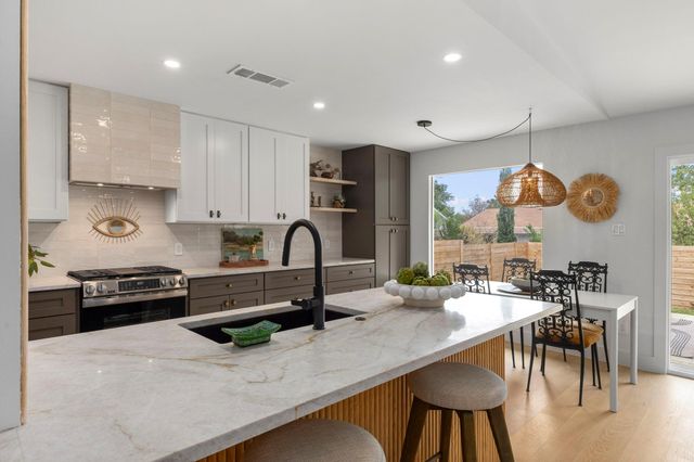 2512 McGregor DR, Austin, TX 78745