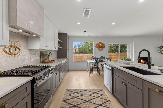 2512 McGregor DR, Austin, TX 78745