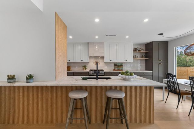 2512 McGregor DR, Austin, TX 78745