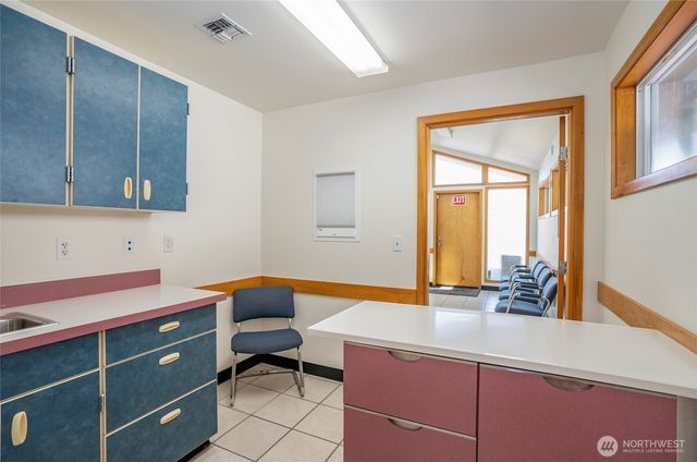 5916 6th Avenue, Tacoma, WA 98406