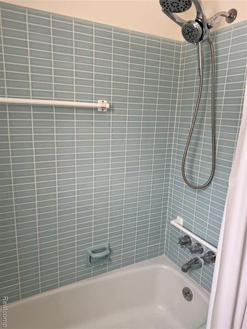 20041 Great Oaks Circle N 317, Clinton Township, MI 48036