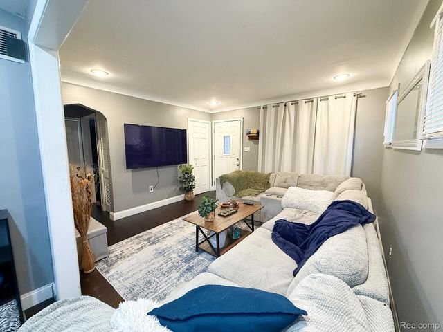 4924 Jackson Street, Dearborn Heights, MI 48125