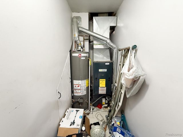 4924 Jackson Street, Dearborn Heights, MI 48125